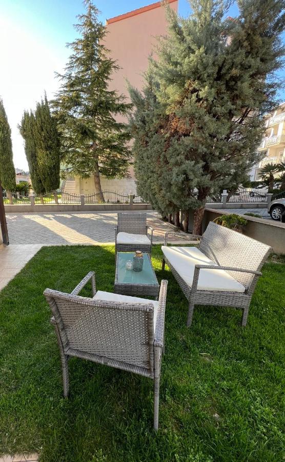 Apartment Garden Split Exterior photo